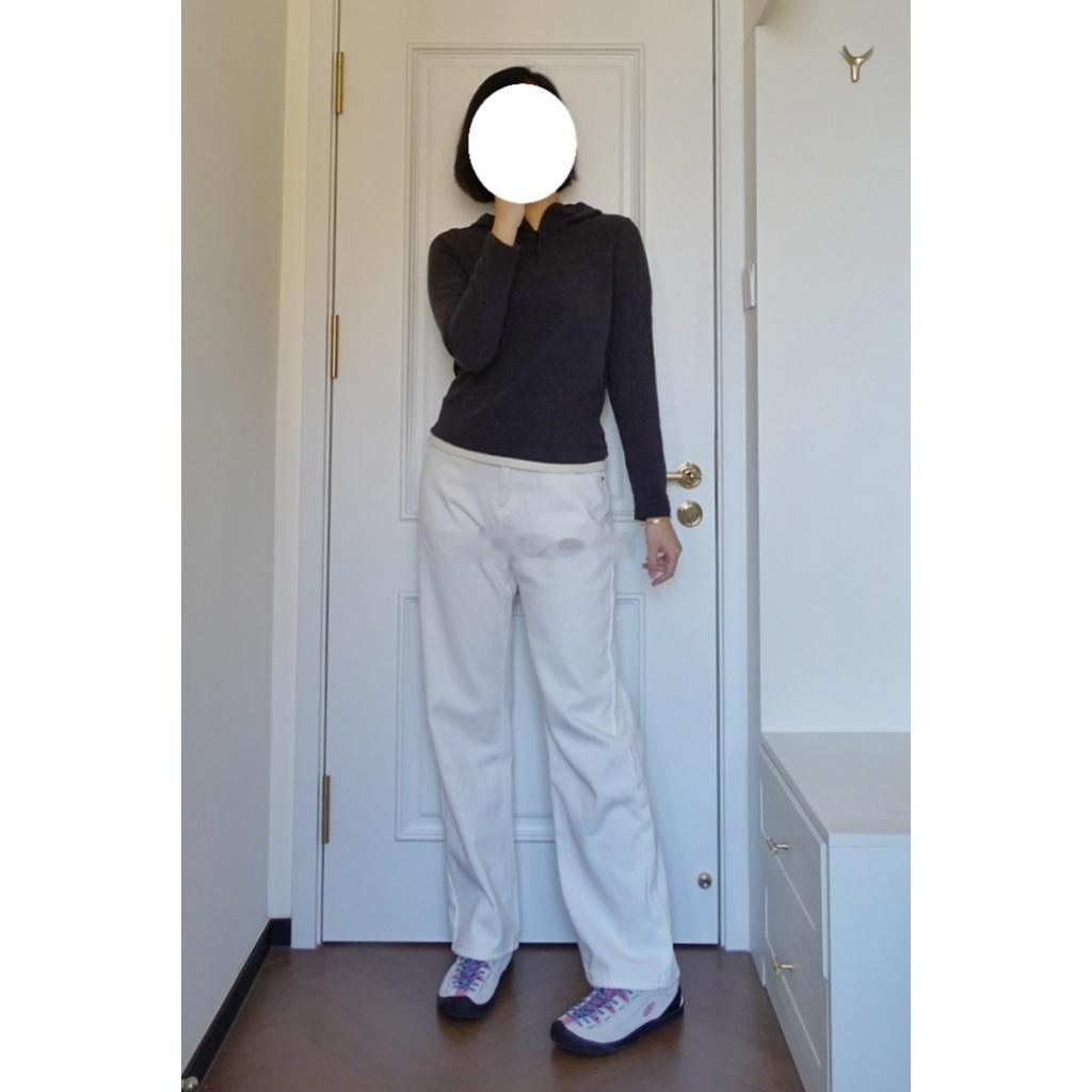 今日通勤穿搭~最近这两天身体不太舒服，穿衣服主打一个保暖舒服哈哈加绒白裤子到冬天