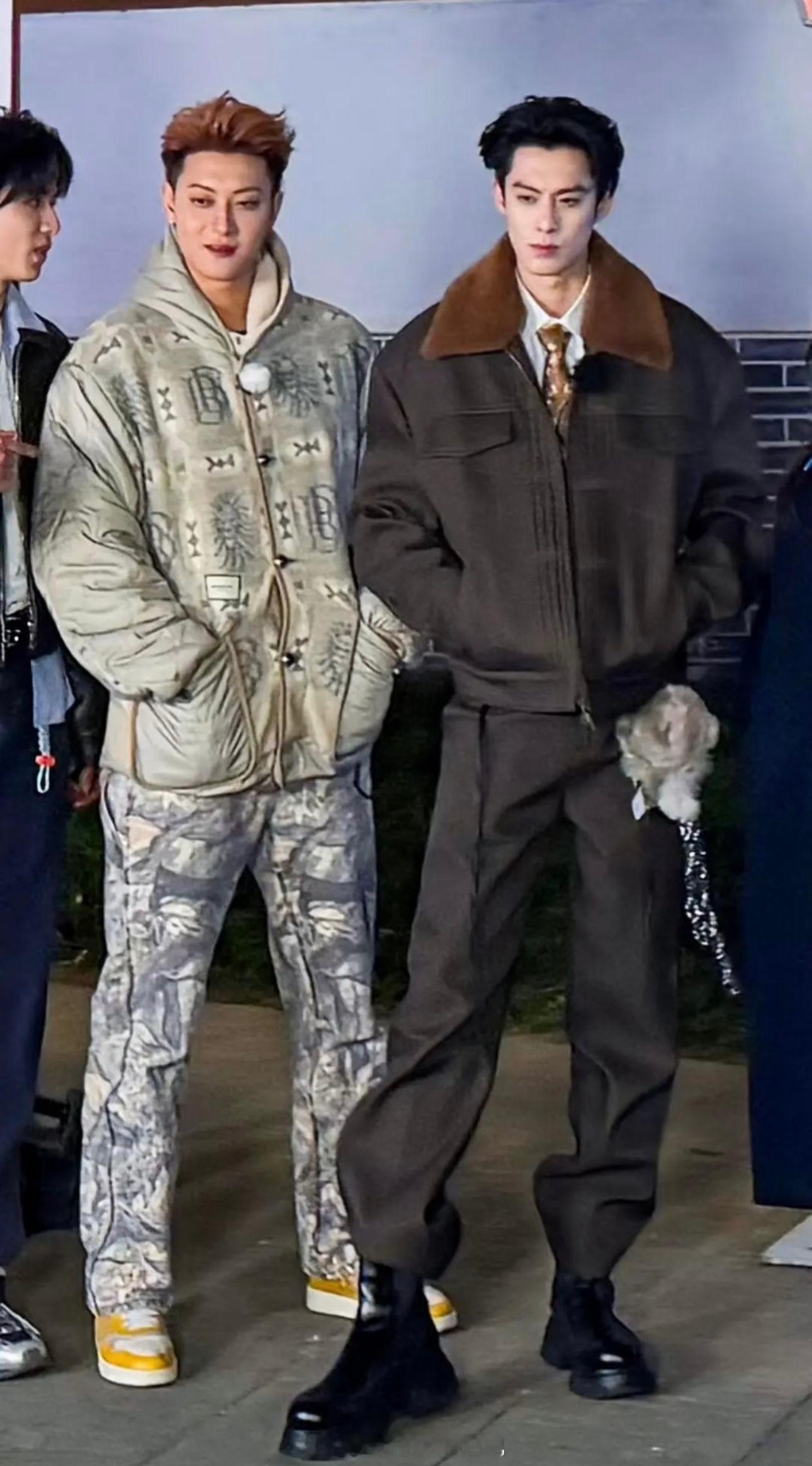 怎么感觉黄子韬穿着睡衣就出门了 