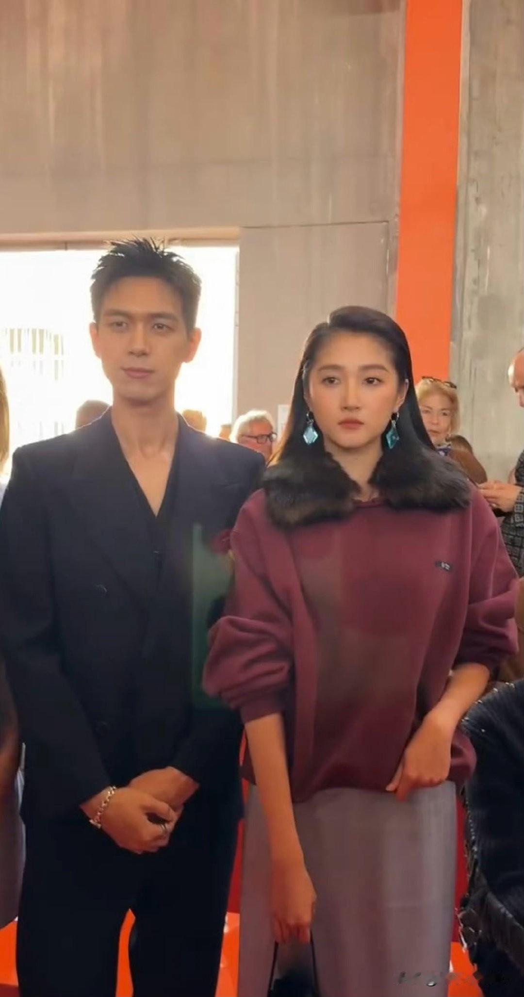 ​​​李现 这颜值，我可以！现哥和晓彤同框，画面太美我不敢看[害羞]这气场，绝了