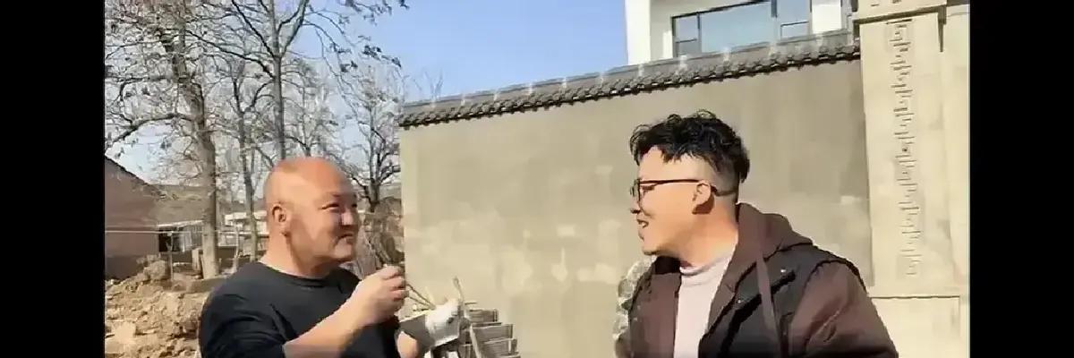 他们以为在讲笑话，其实在展示自己的灵魂重量。
深夜直播间闪着十万个点赞图标，大胖