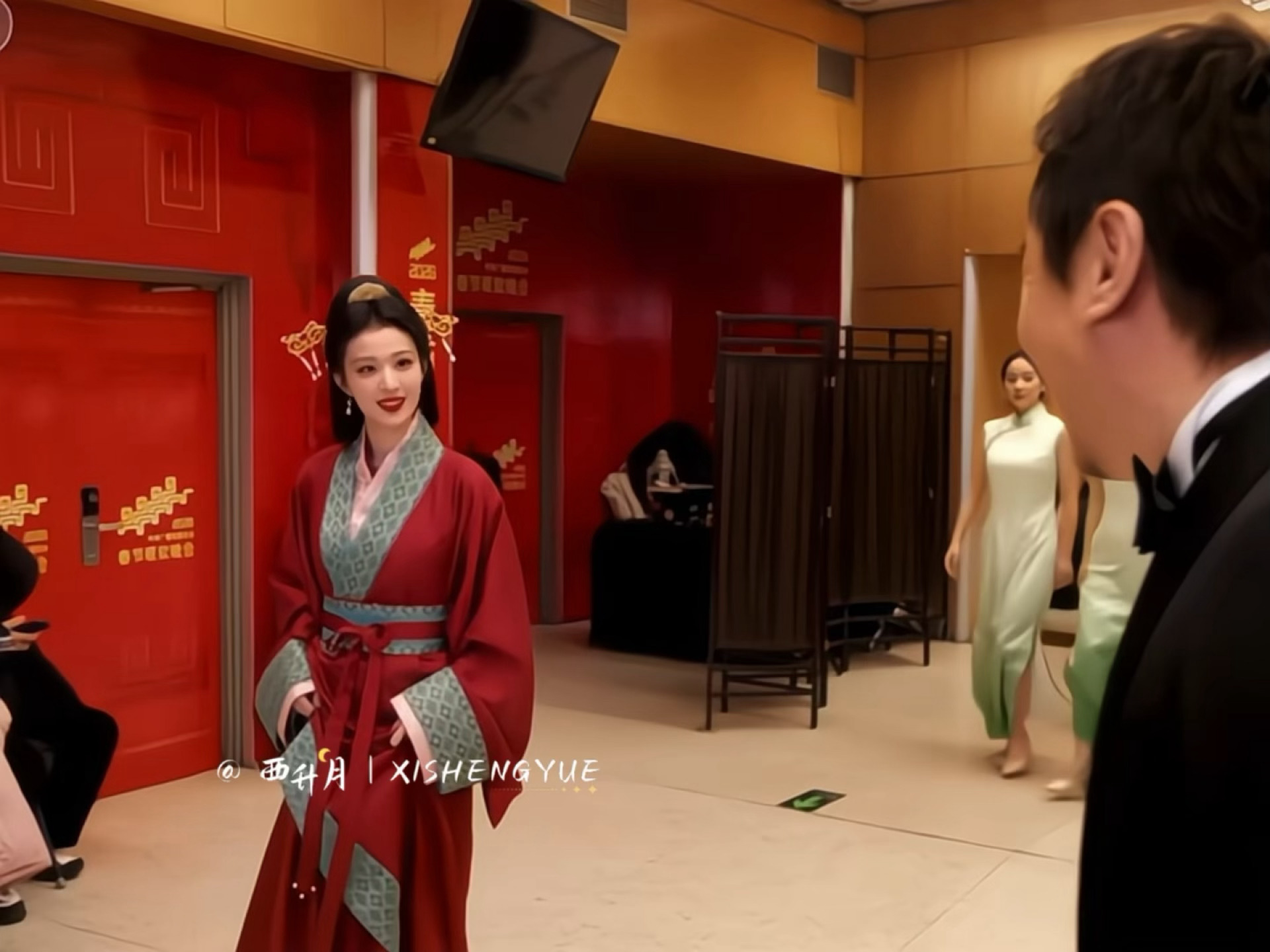 王楚然萌萌的路过给我笑得。。春晚段子大考春晚