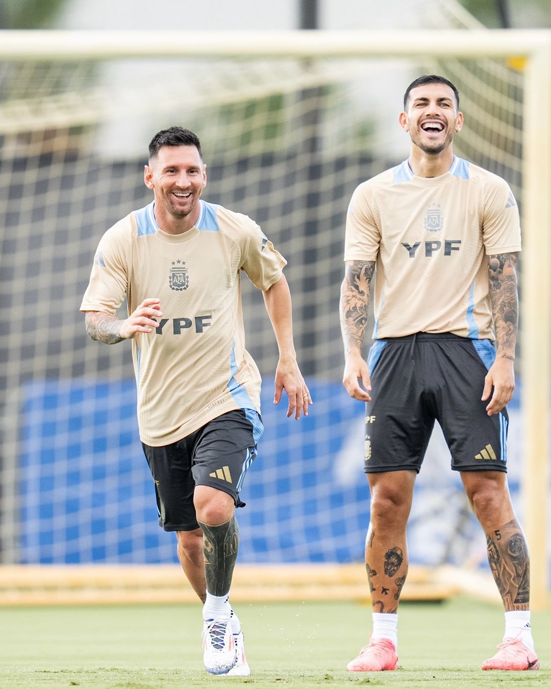 【开开心心🥰】迈阿密国际官方：👋😄🇦🇷 ​​​