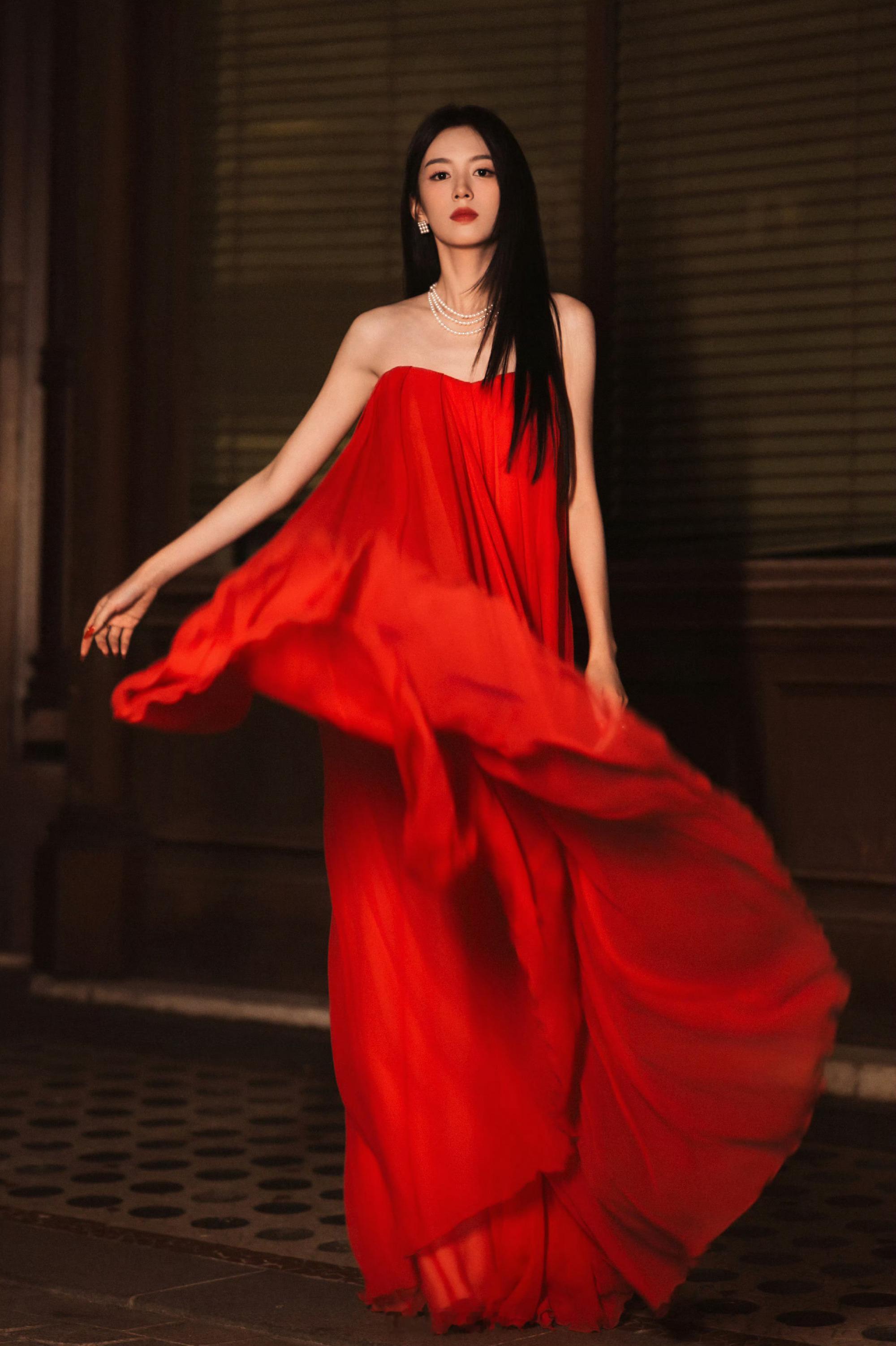 周也 x 巴黎时装周 