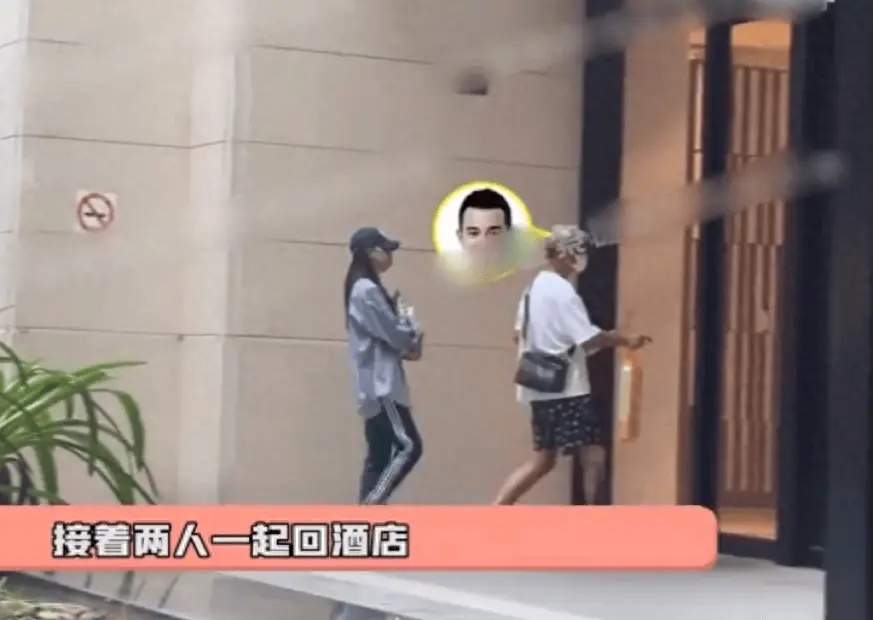 #文章与女友逛超市# 近日，八卦媒体拍到文章与女友逛超市，女生留着披肩长发，身材