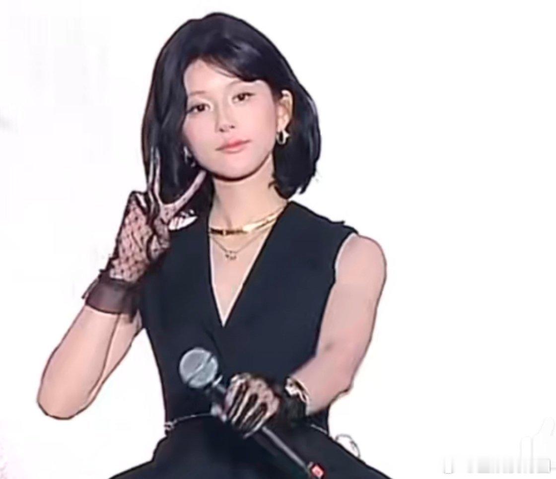 虽然但是[开摆][开摆][开摆]这就是网友说的赵露思像机械姬嘛？！认真的嘛？！ 