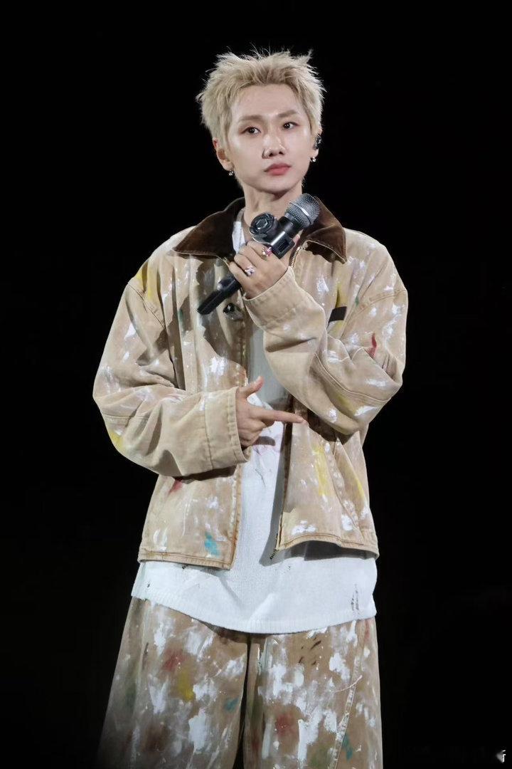 汪苏泷演唱会母子观演组合上线仔细观察现场观众就懂了，场内大多是妈妈和孩子，爸爸们