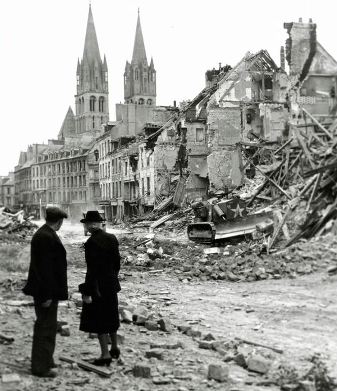 1944年6月，法国卡昂（Caen）一条轰炸后满目疮痍的街道。
2014年5月5