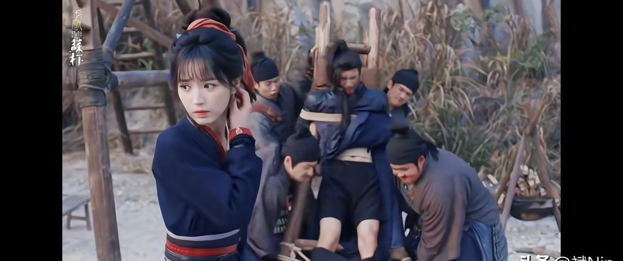 探花郎随元青，那张清贵禁欲的脸，此刻被五花大绑，却还在用最恶毒的语言挑衅。
他一