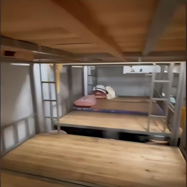 简直了！78名学生挤一间“宿舍”，过道窄到只能侧身通过

开学前一天，广西平乐县