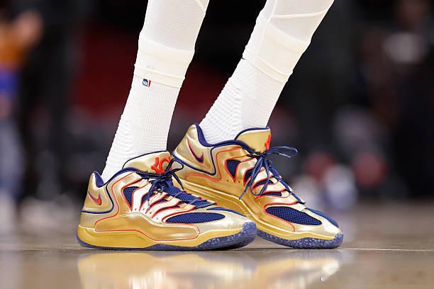 KD 第18代战靴灵感源自巴黎金色荣耀，但得分表演依然成就永恒传奇📸金秋观赛季