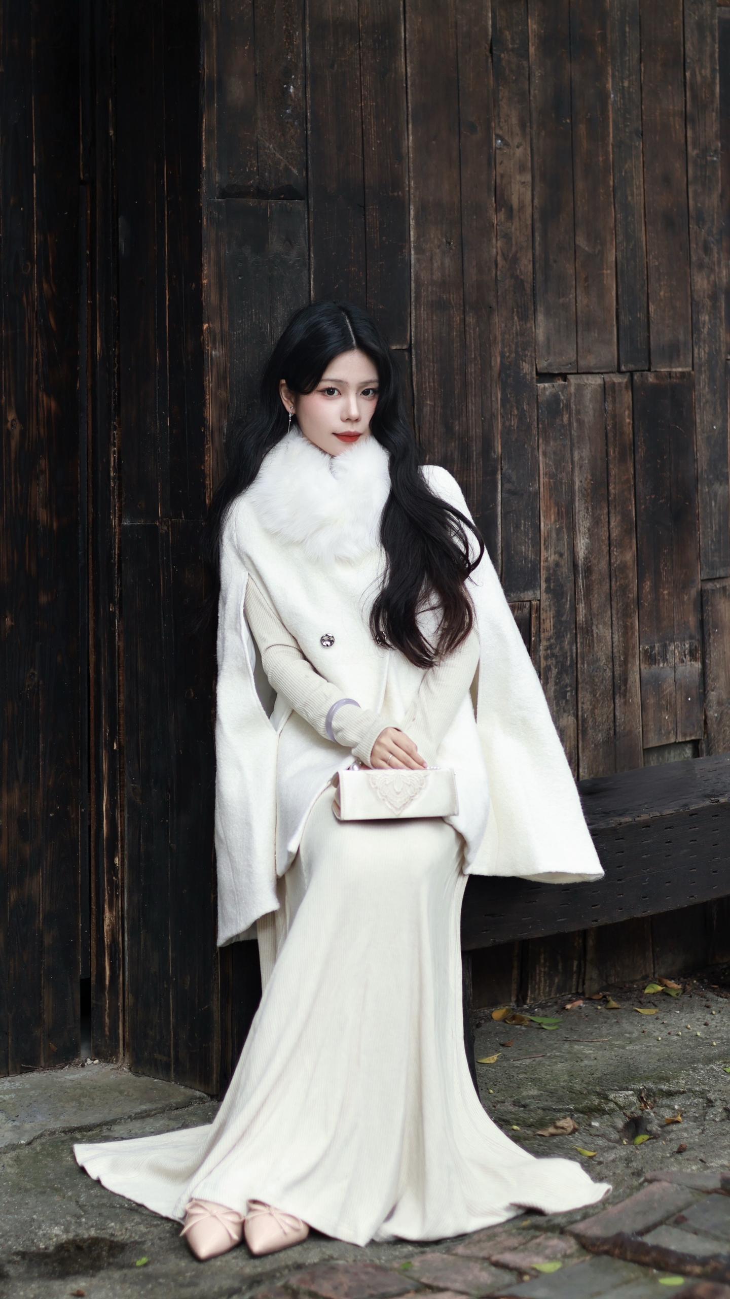 放弃和等待是一样的。你回来 你就是我的 你不回来 你过得幸福 那我们分...