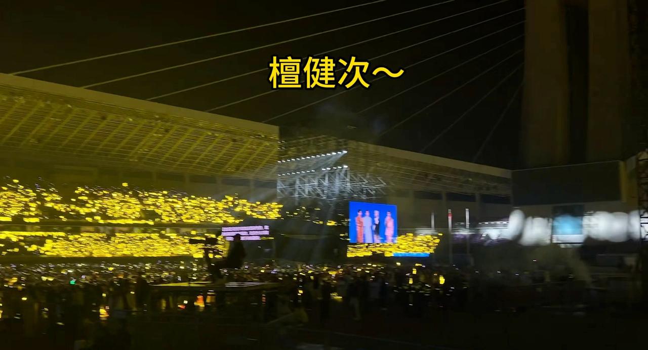 转一圈好黄啊～ ​​​