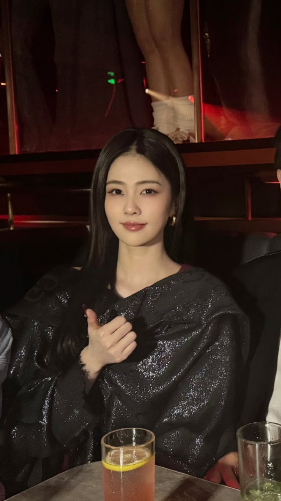 月是人间过客，亦是临江仙乐。白鹿主演的临江仙第二版MV怎么还不发？ ​​​