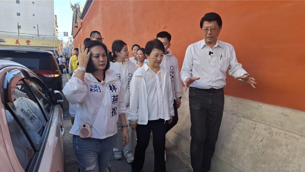 蓝营“最强母鸡”卢秀燕赴台南辅选，连胜文：蓝色是不放弃的颜色

被视为国民党最具