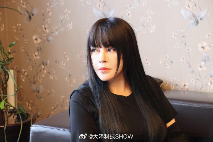千百惠去世太突然了，千百惠老师不仅歌唱的好，三观很正，以后走过咖啡屋都会想起您！