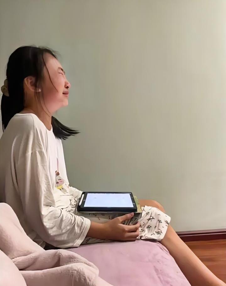 冰雪节变成“愚人节”
哈尔滨撤回了一个放假
放假通知一出，孩子们欢呼雀跃，家长们