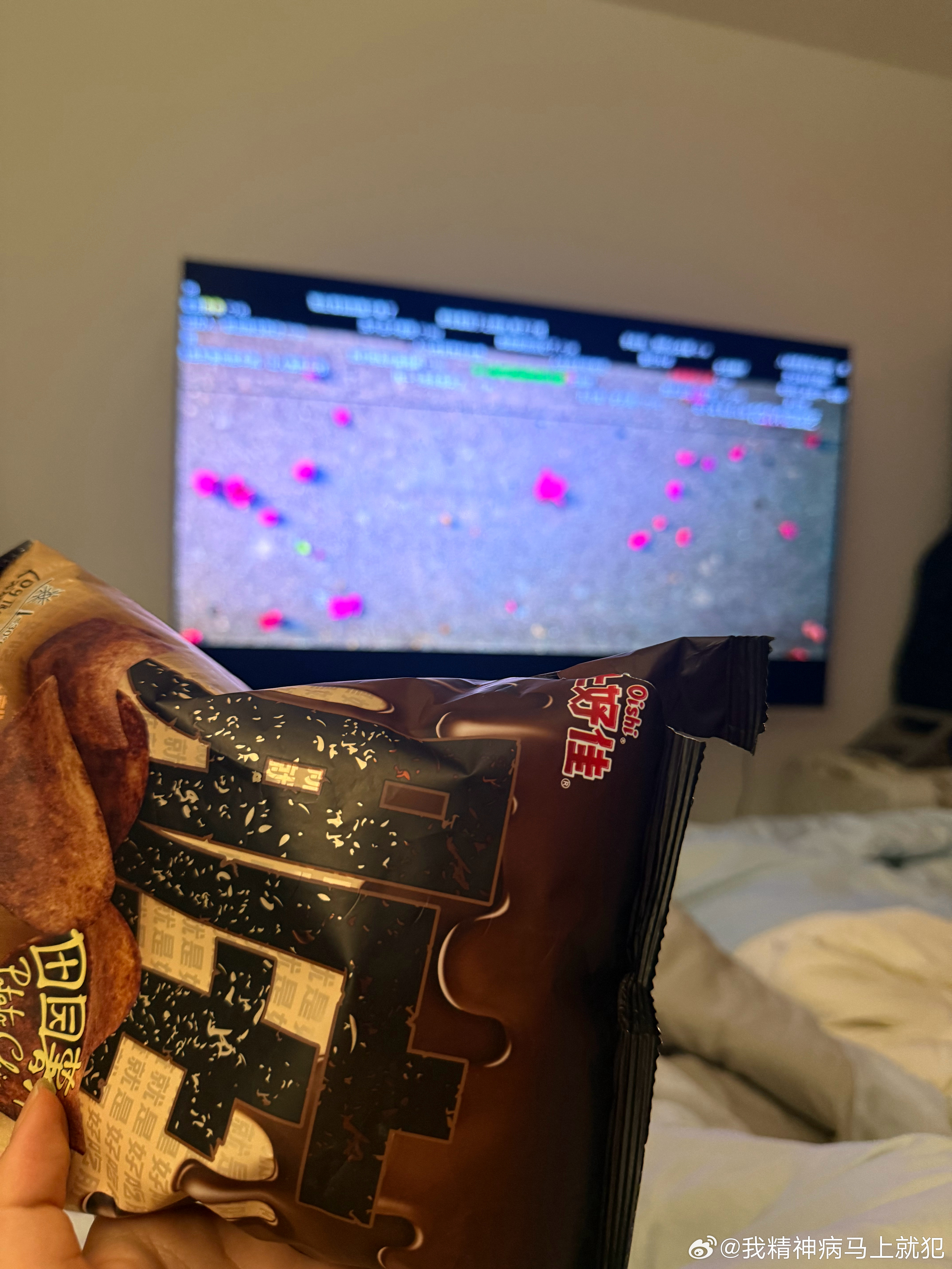 下了班去健身健身回来男朋友准备好了花和要看的剧虽然外面下着大雨但是快感动哭了