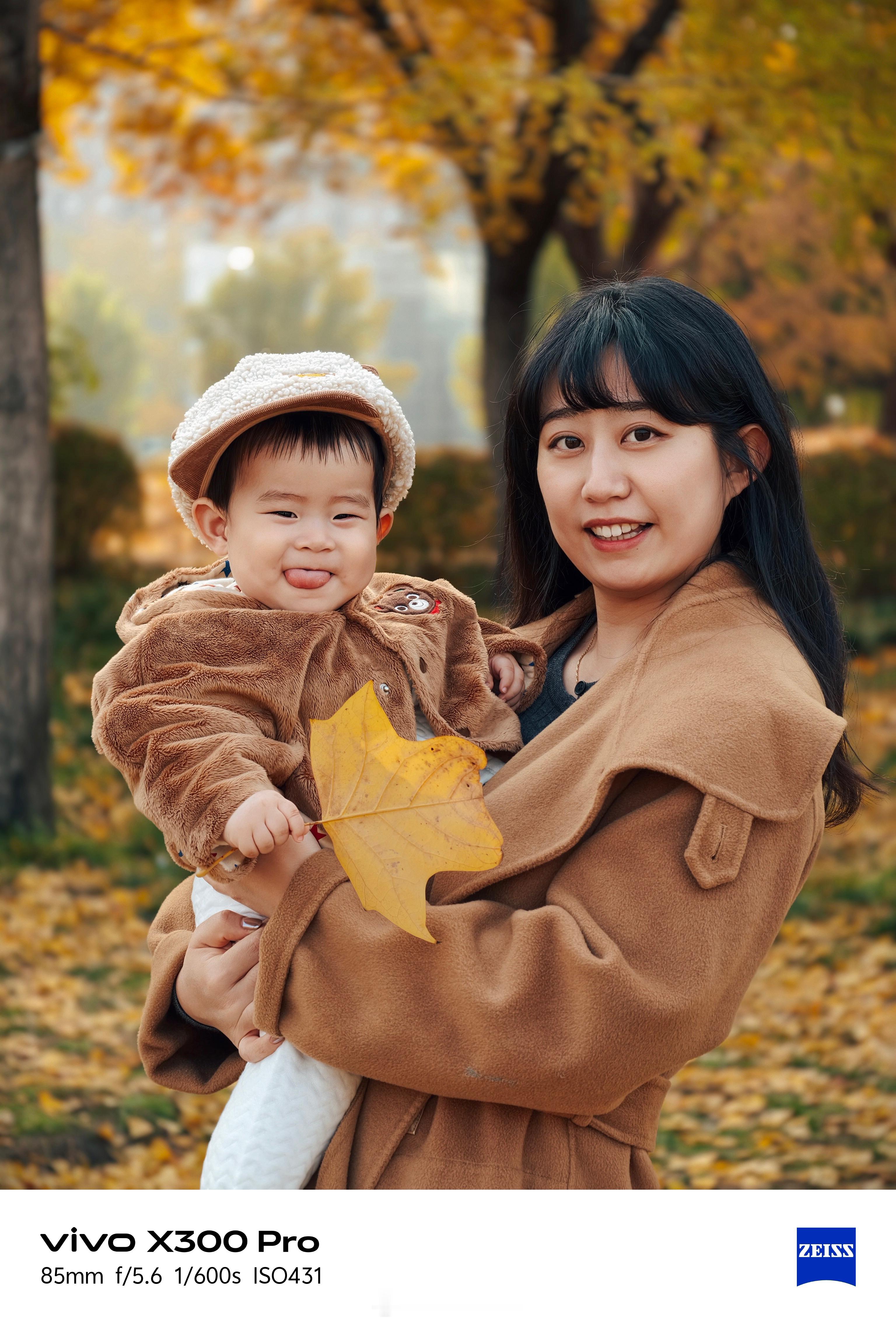 三个小伙伴出来拍冬日落叶大片啦🍂vivo X300 Pro人像模式直出挺好看