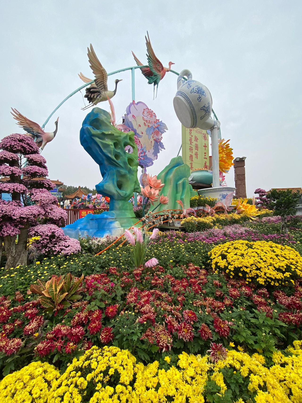 这是一座充满历史的厚重而又现代的城市：
白天是开封，晚上是汴梁
#讲好中国文化#