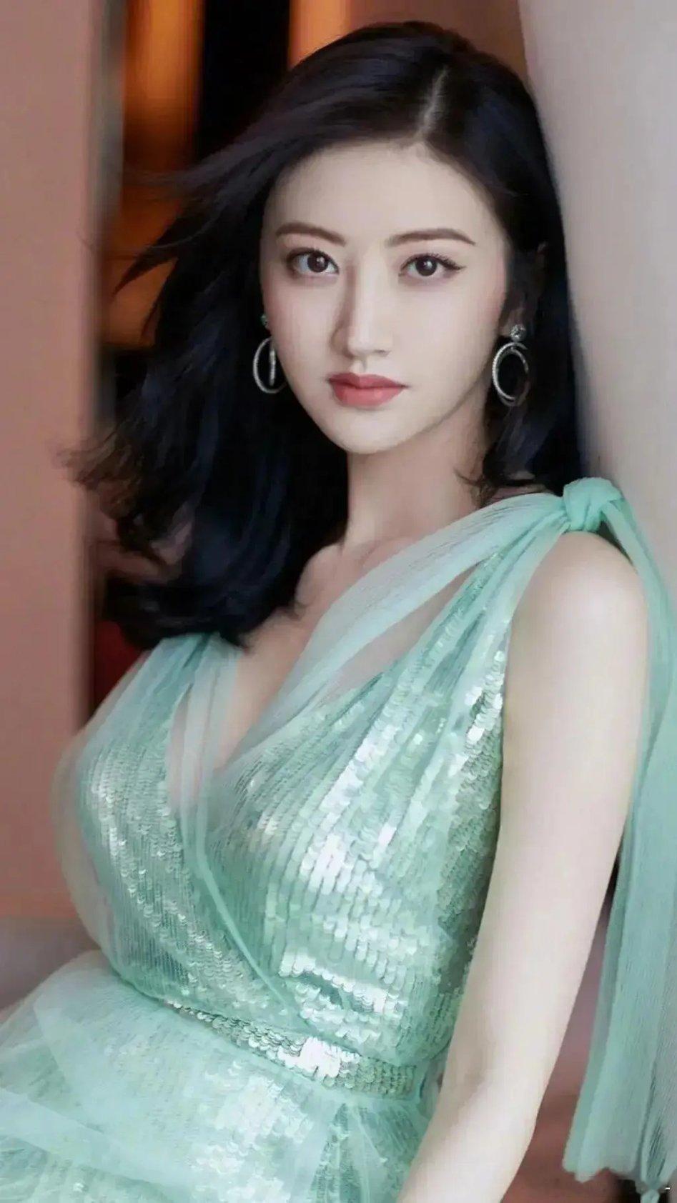 孙宇晨的格局热搜好玩，又谈格局了。[揣手][揣手][揣手][揣手]，给女孩子一个