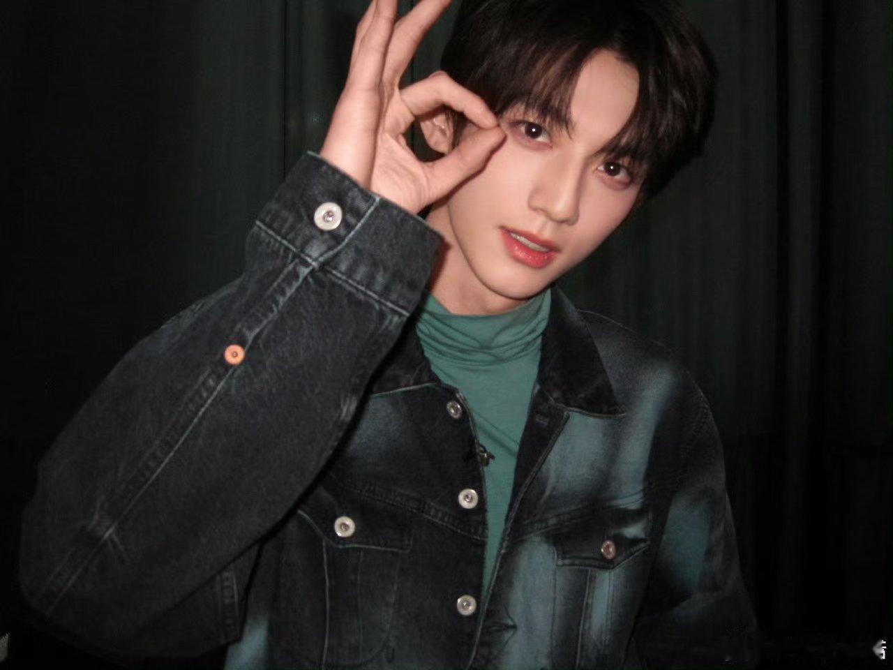 赖伟明这核心力量绝了🏋️♂️赖伟明核心力量直接看呆!头顶水杯和李雪琴双人跳绳全