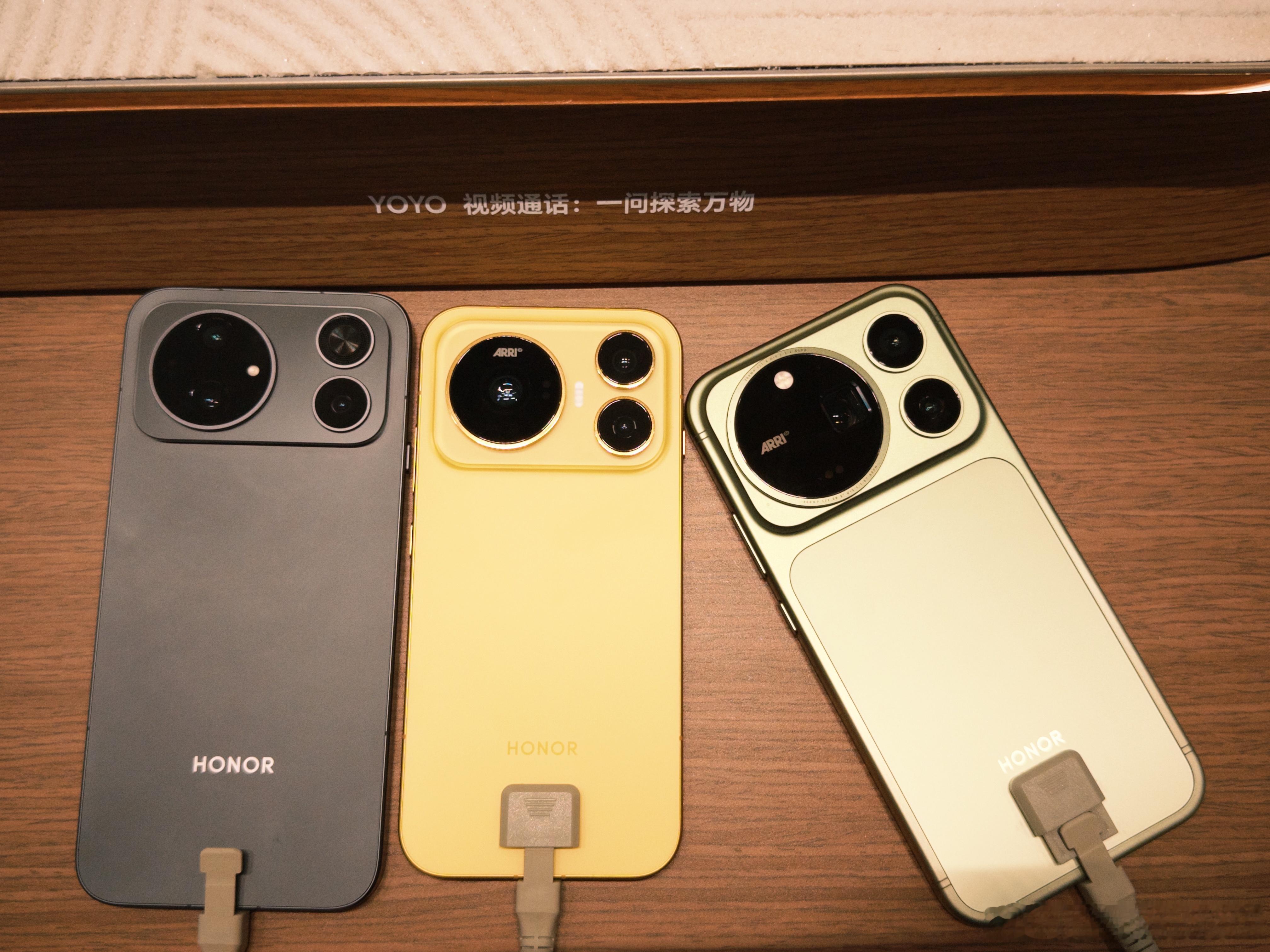 路过深圳湾万象有家荣耀旗舰店摸了一下Magic9和Magic9 Pro Max今