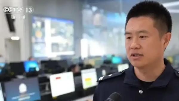 对这些扰民的坏小子就要这样打击，这种现象几乎全国各地都有，成都做了一个榜样

