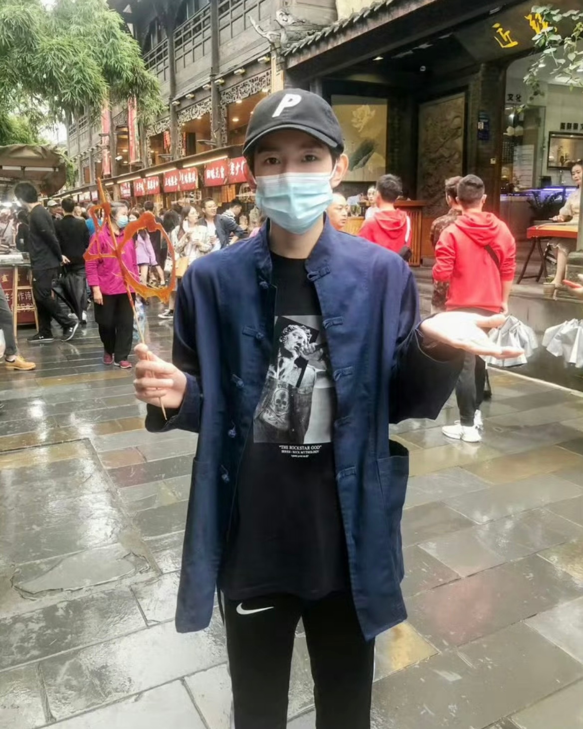 王源还在戴6年前的帽子王源6年前的帽子还在戴 王源6千年的帽子还在戴[可怜]小源