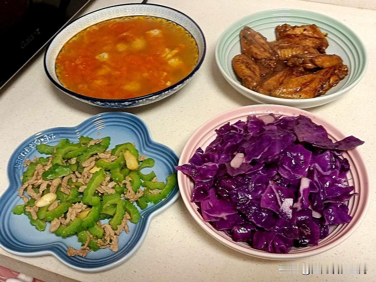 我今天开的菜单，又得到了先生一个大大的点赞。
都是蔬菜，没有荤菜。
我回了一个信