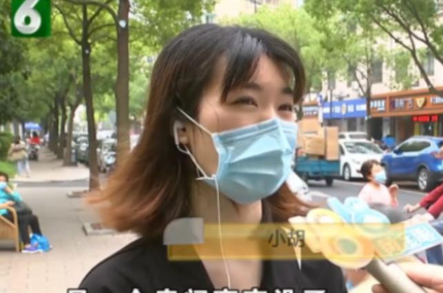 太无耻！2020年，两位女子合租了一套房子，因房间的窗帘太旧太脏，二人就将旧的扔