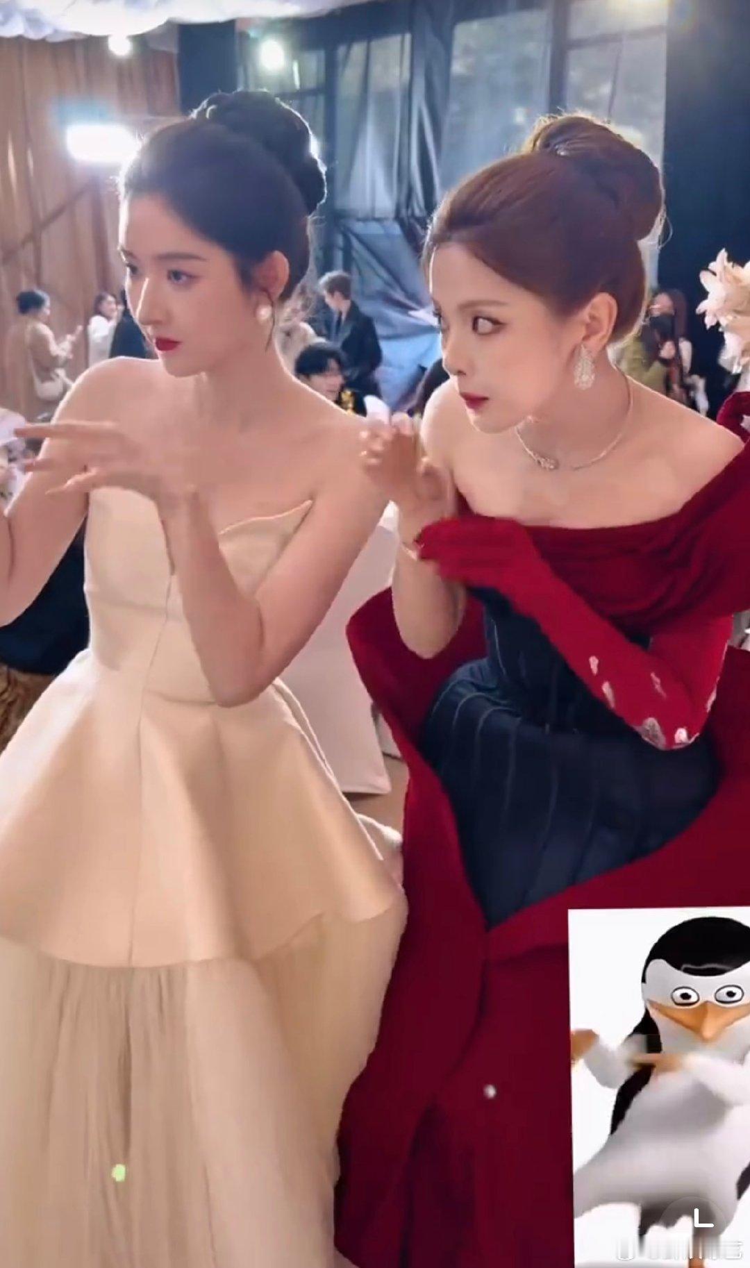 杨超越王玉雯企鹅舞杨超越王玉雯跳企鹅舞被发现了 谁懂啊！美女的快乐这么简单！躲在