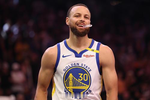 德罗赞：大家不要盲目模仿库里的打法，再也不会出现第二个库里了nba库里 ​​​