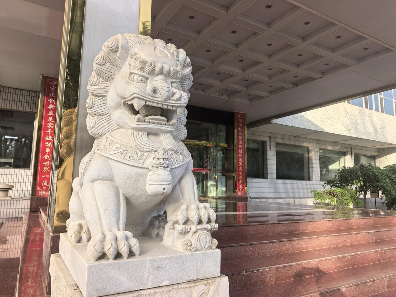 左宗棠为何看不起曾国藩

左宗棠看不起曾国藩，核心是才具与处事风格不合、性格冲突