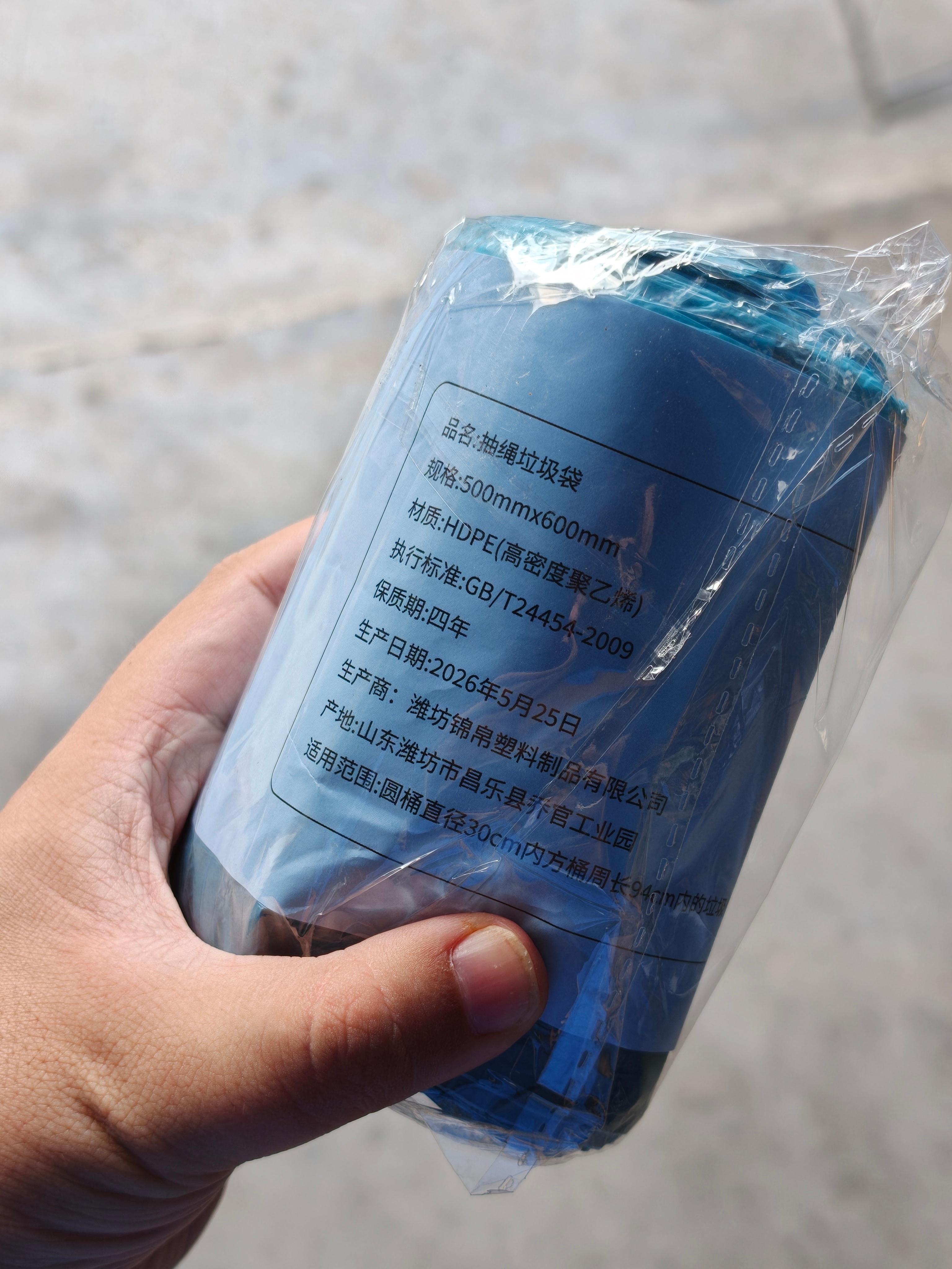 垃圾袋七分满就扔最好的方法就是垃圾桶别买太大，我家的都是大的垃圾桶，垃圾袋也是5