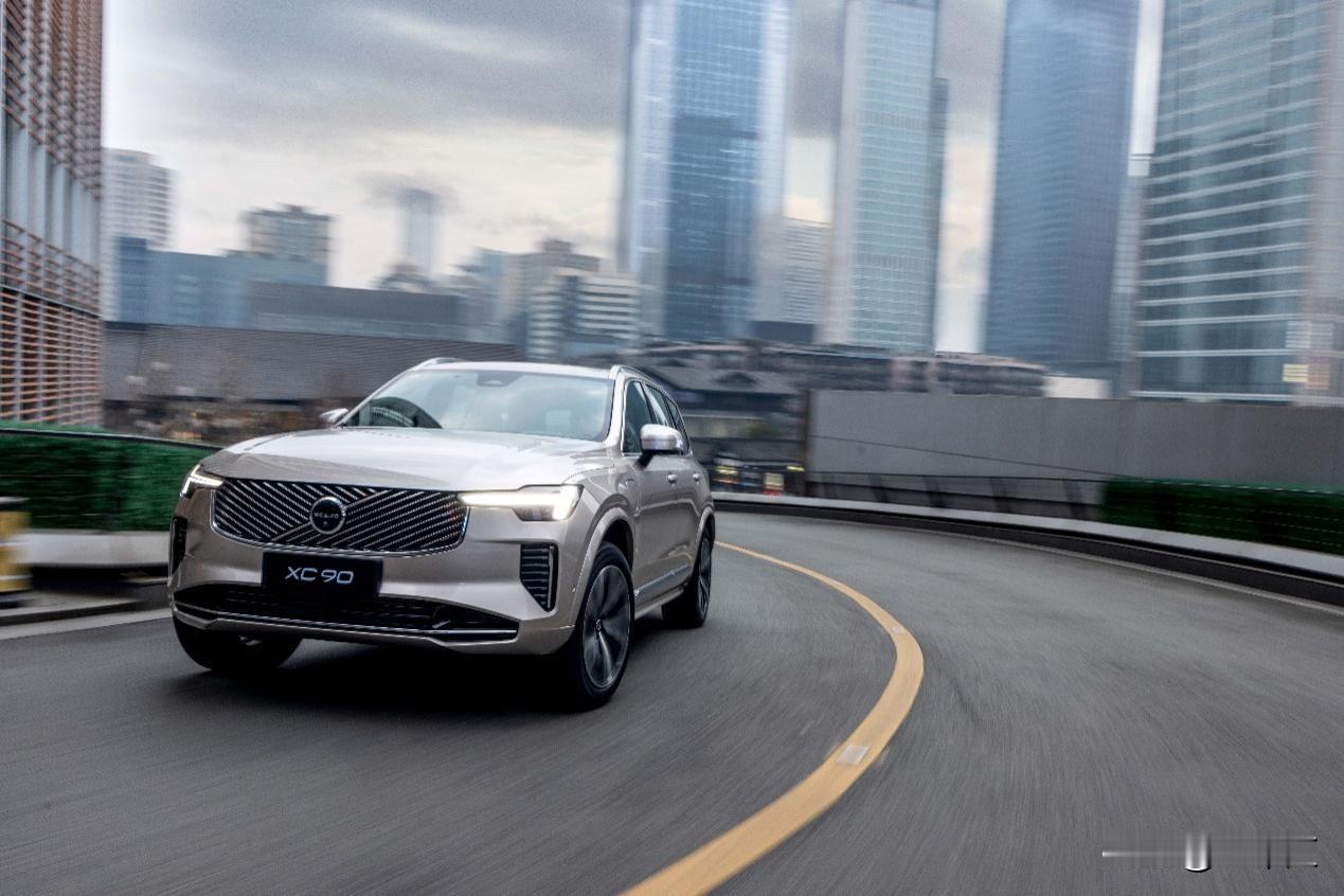 看过才知道，沃尔沃全新XC90才是真正的公路坦克？
 
我们知道，沃尔沃的安全深