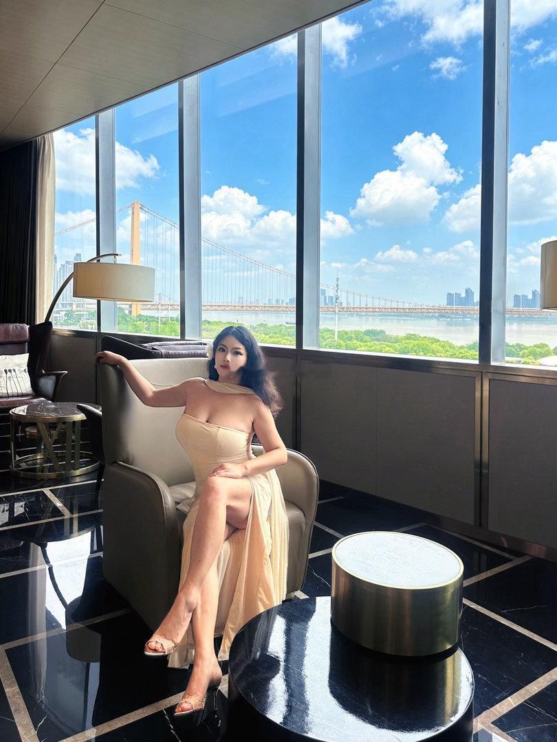 武汉的洲际酒店江景还可以，不过设施老化了，早餐不怎么好吃。行政酒廊江景好看，泳池