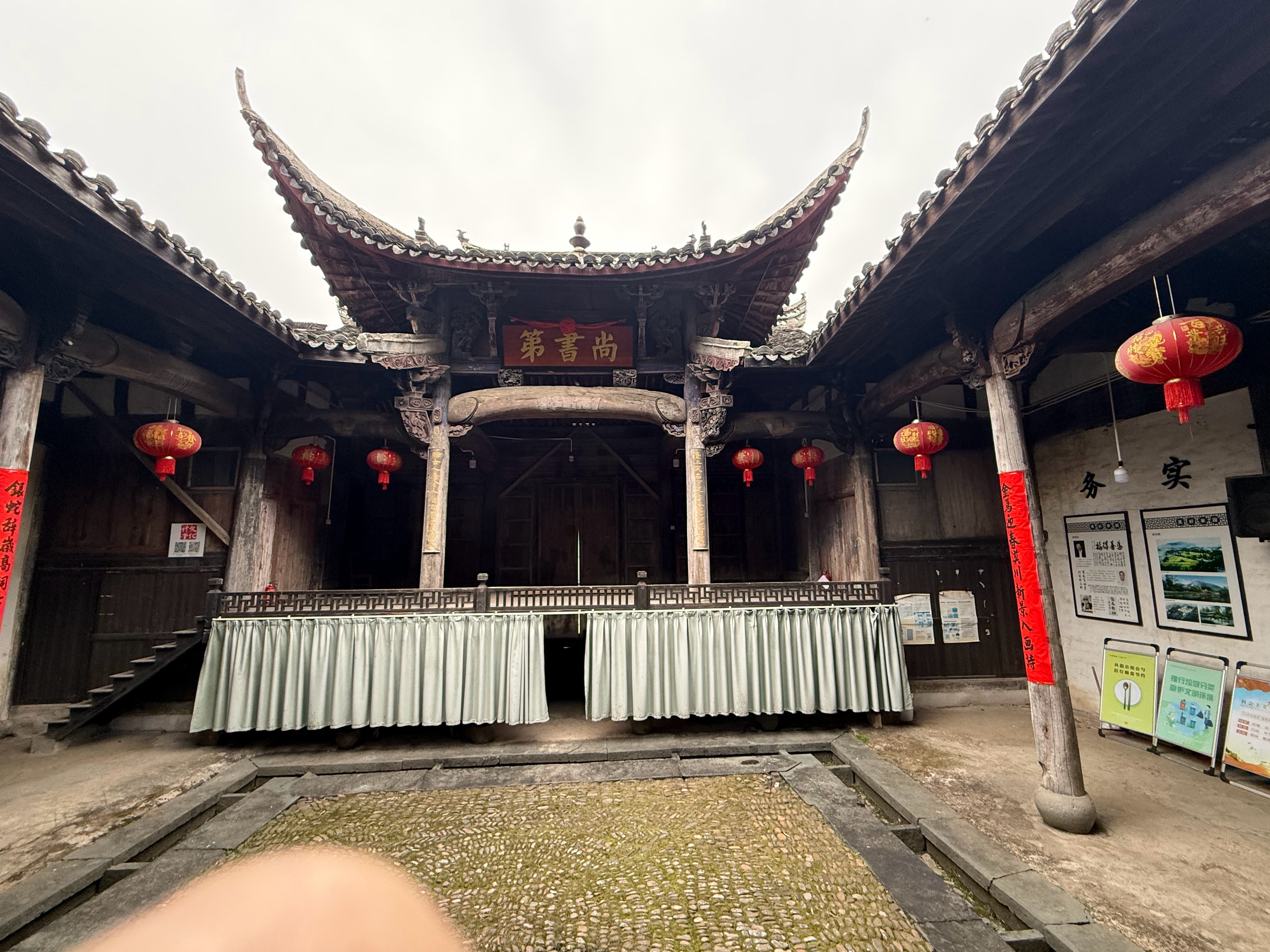 哈梅内伊遇害这个世界太疯狂了 