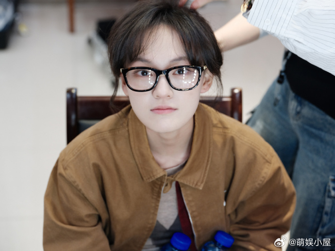 文淇我许可一种气血很足的美我许可文淇这种独特的美，她就像一颗璀璨的星星✨，在娱乐