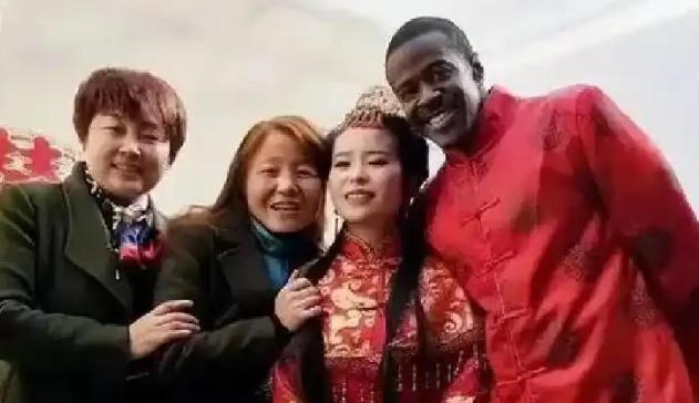 法学界陈枫：加强对外嫁女性的管理已经刻不容缓。他建议，只要中国女孩嫁给老外，必须