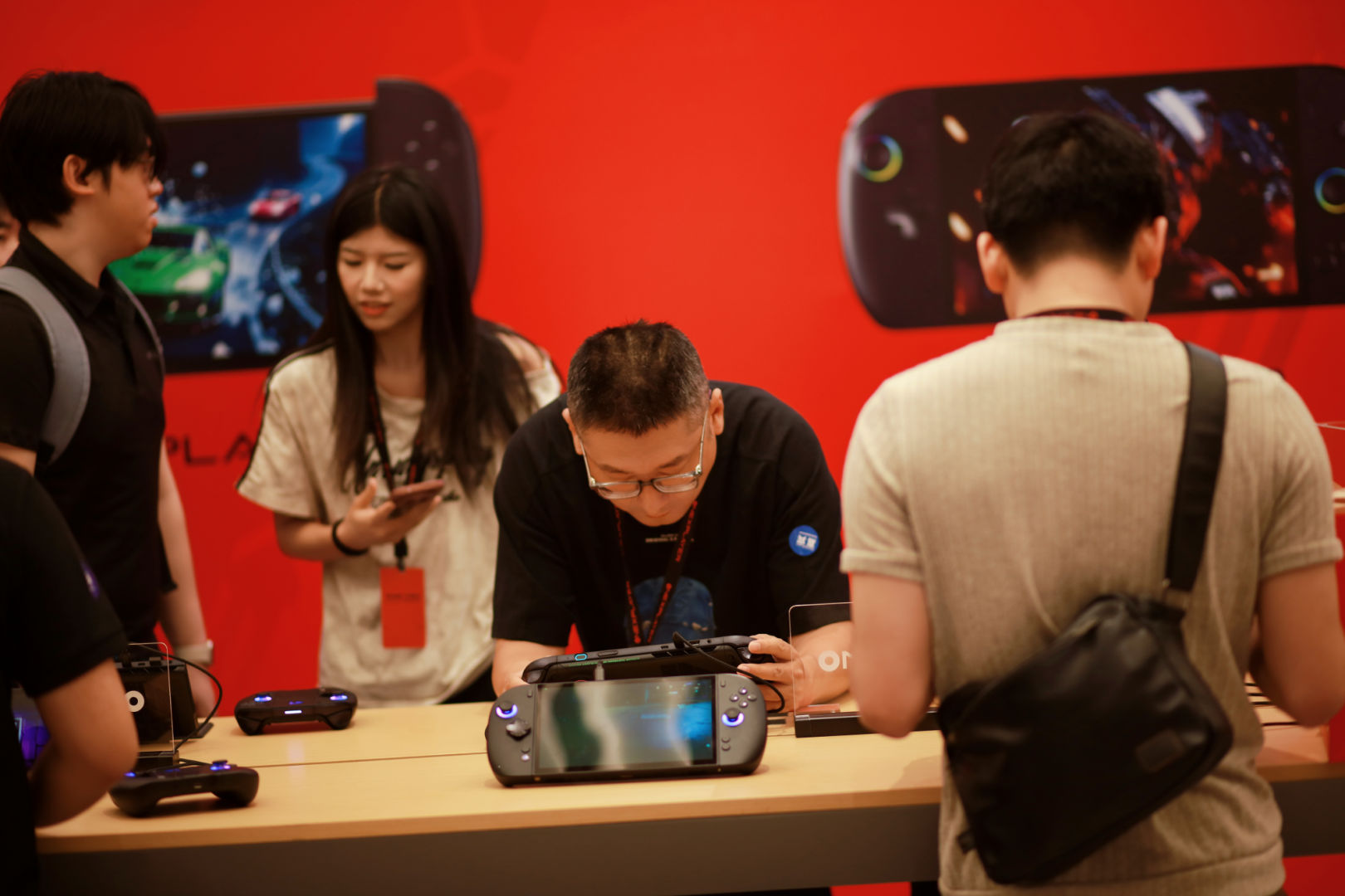 壹号本这次发布会，重点不是发了 4 台新品，而是把掌机用户分成了 4 类。全系搭