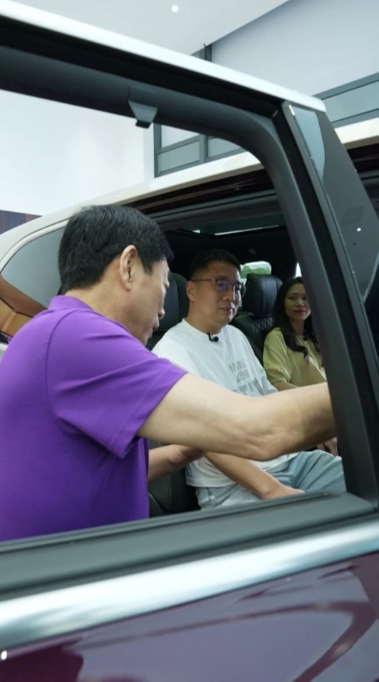 看惯了坐在办公室里指点江山的高管，长城汽车董事长魏建军这次去成都、杭州“下基层”