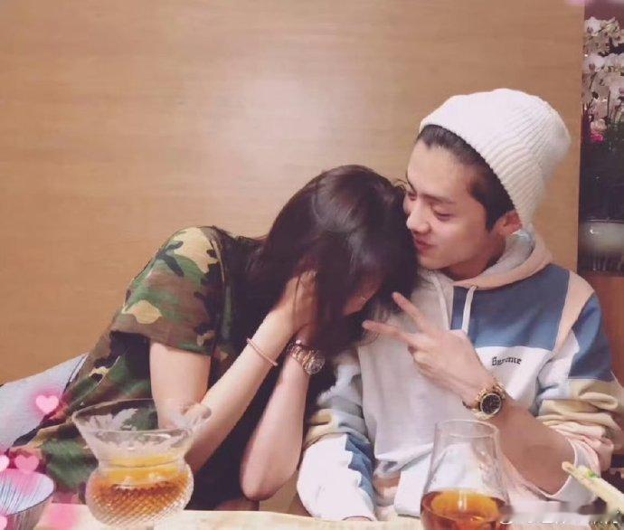 鹿晗关晓彤超400天0互动 从频繁同框到零互动，时间真的改变太多鹿晗关晓彤最后一