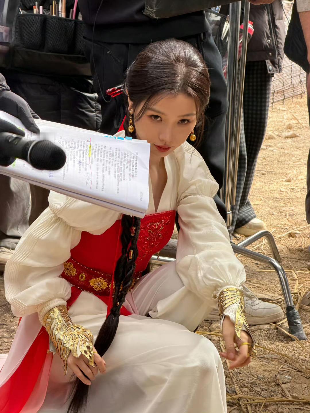 虞书欣虞书欣云初令虞书欣 “你是我跨越山河万里 携带着芳香也要碰面的光” 𝓨?