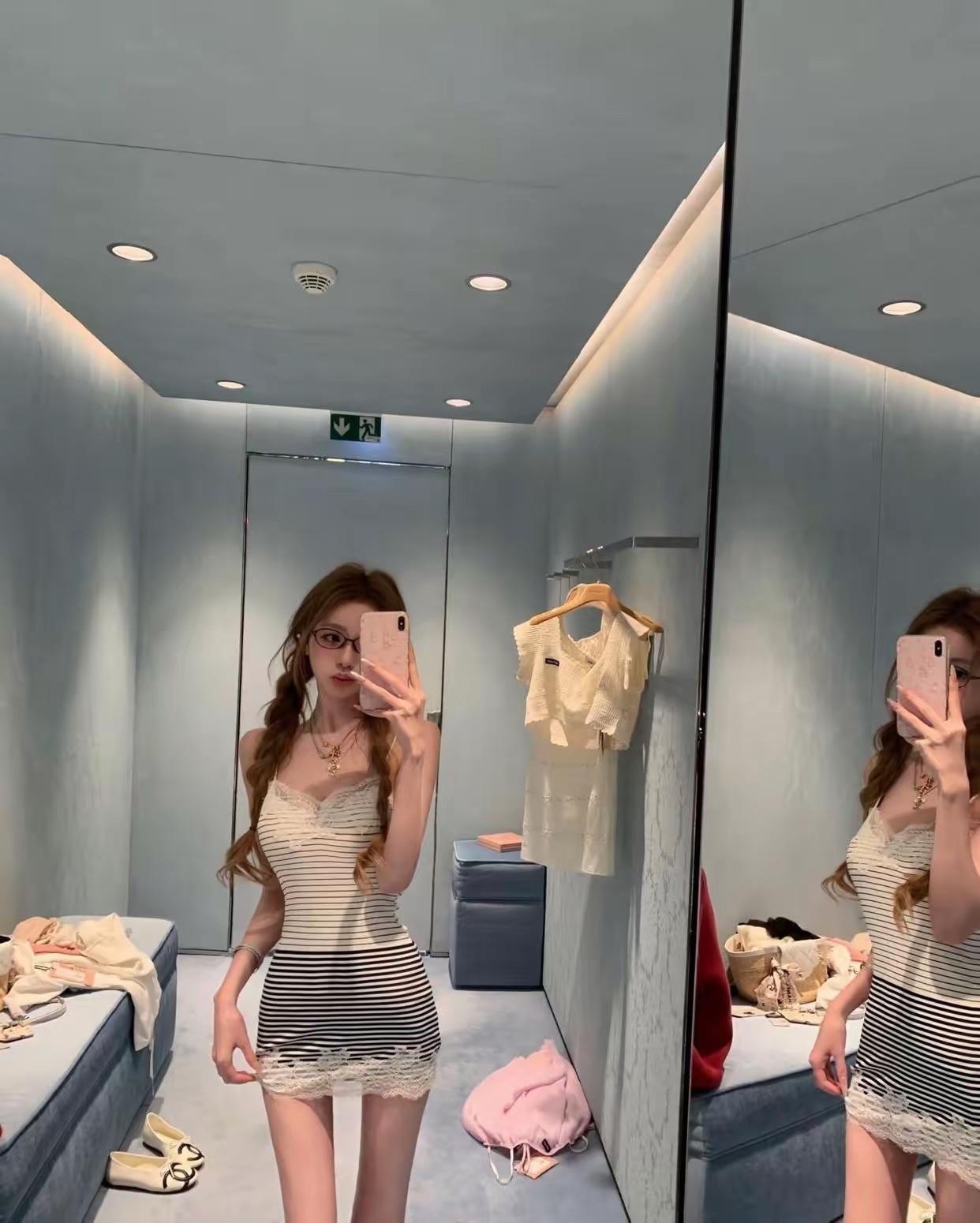王思聪女友懒懒，又晒美照了，这身材太绝美了，是典型的幼态型美女，像童话世界里的布