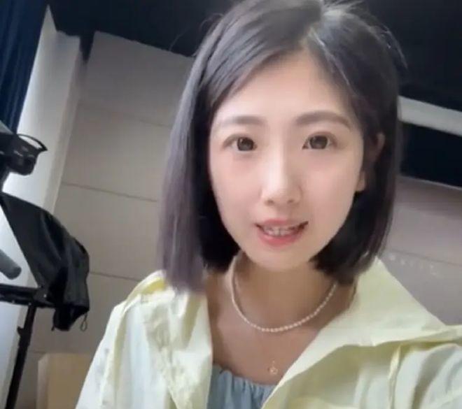一个女生考上公务员之后，在社交媒体上晒出自己的喜悦心情。她表示对未来的生活充满希