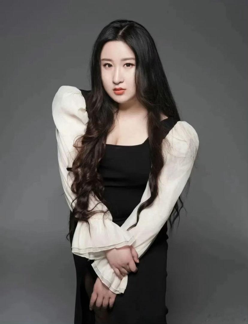 锤娜丽莎回应打针减肥质疑又不是一口气瘦的，实打实花了三年的时间来减肥，瘦了70斤