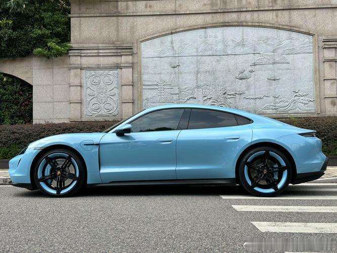 保时捷销售利润暴跌99%电动车领域的全面溃败，是保时捷陷入困境的核心原因。曾被视