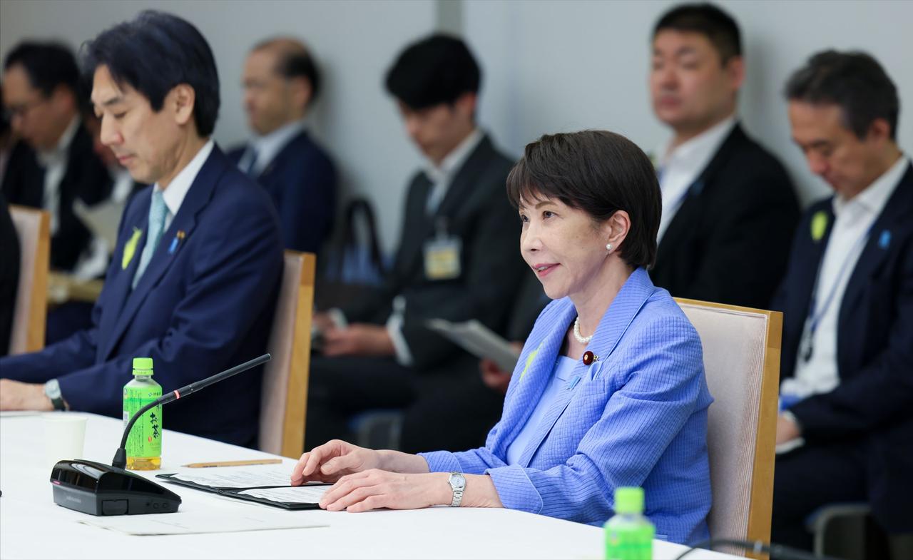 顶不住了，日本示好中国。当地时间6月30日，日本经济产业大臣赤泽亮正公开承认，中
