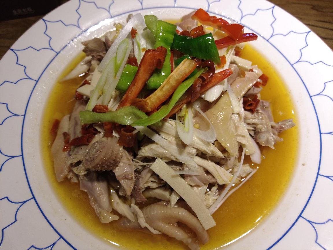 椒麻鸡，即将超车驱入我的人生top10美味食物。麻辣爽口。学会它！很像泰国的沙拉