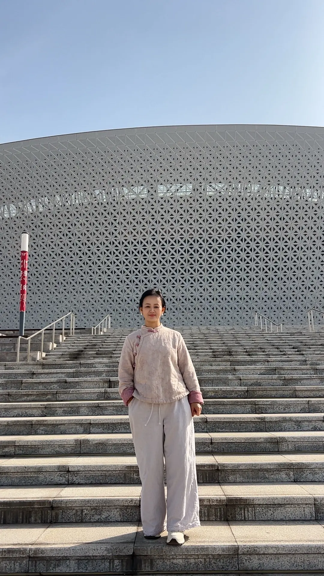 我应该是一个很无趣的人吧，不喜欢毫无意义的社交，不喜欢人潮汹涌的喧嚣...